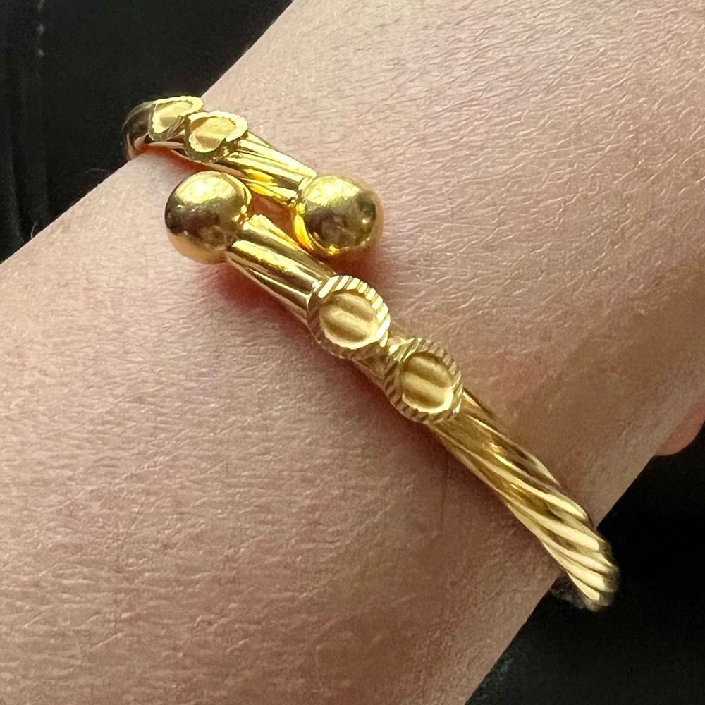 22k real gold bangle bracelet.